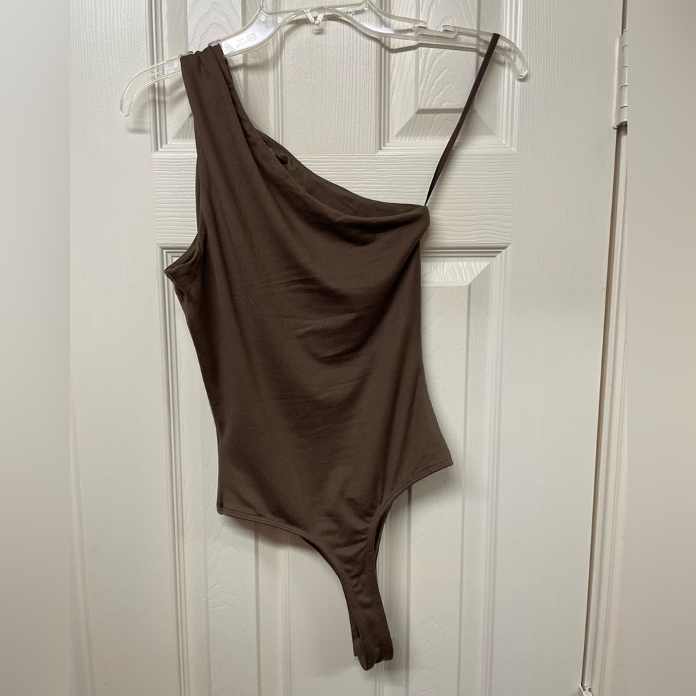 NWT JLUXLABLE one shoulder keyhole bodysuit - Picture 4 of 5